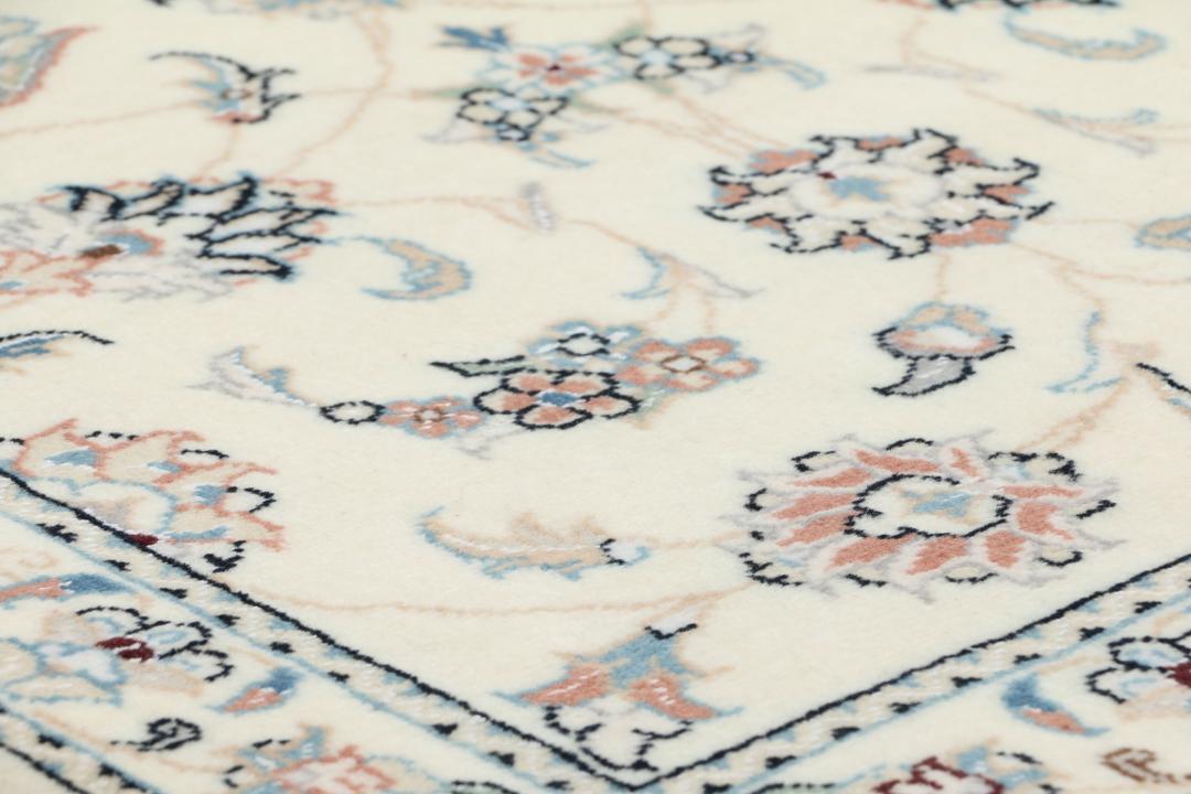Handgeknoopt Nain 9La tapijt uit het Midden-Oosten in beige met bloemenpatronen