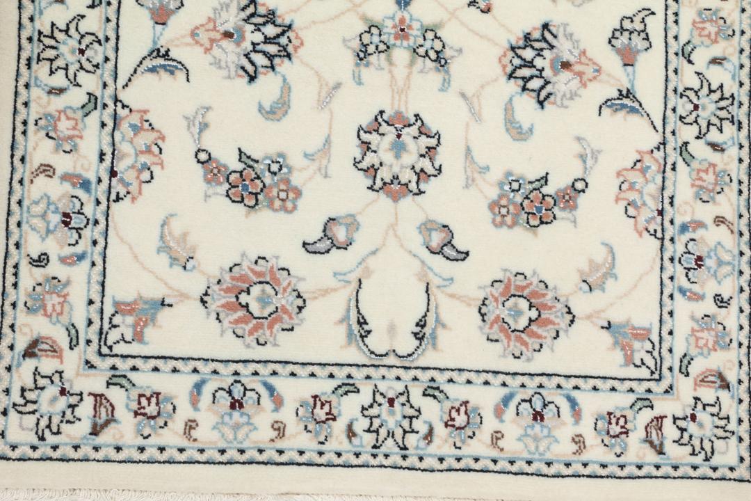 Handgeknoopt Nain 9La tapijt uit het Midden-Oosten in beige met bloemenpatronen
