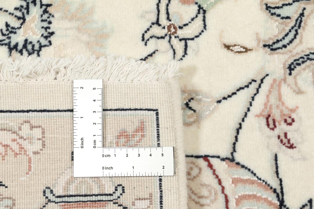 Håndlavet Nain 9La-tæppe fra Mellemøsten med et beige blomsterdesign