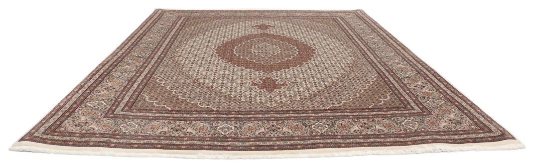 Handgeknoopt Tabriz-tapijt met ingewikkelde medaillonpatronen in meerkleurige tinten.
