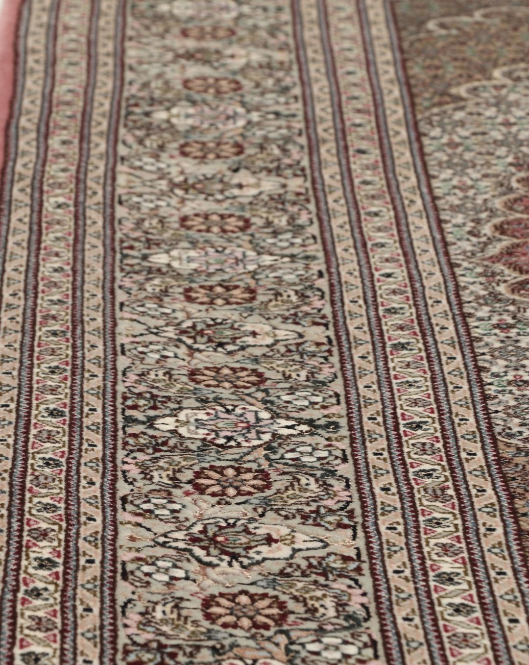 Håndknyttet mellemøstligt Tabriz 50 Raj tæppe i røde og beige nuancer