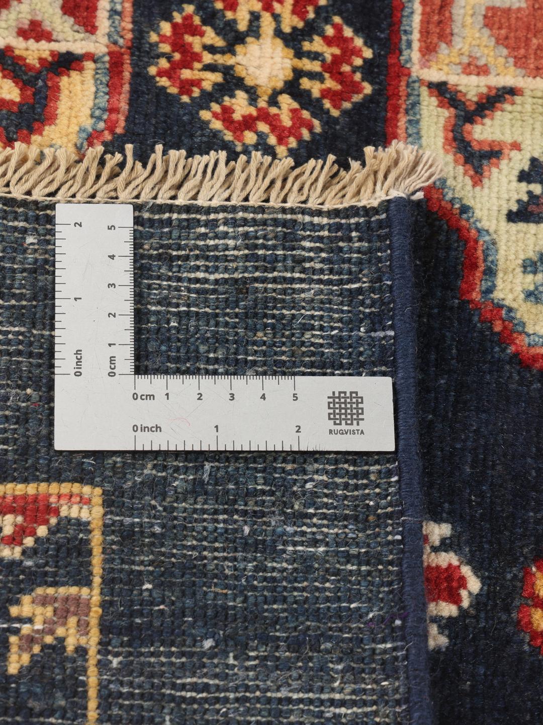 Handgeknüpfter afghanischer Kazak-Teppich mit geometrischen Motiven in Dunkelblau und Mehrfarbig