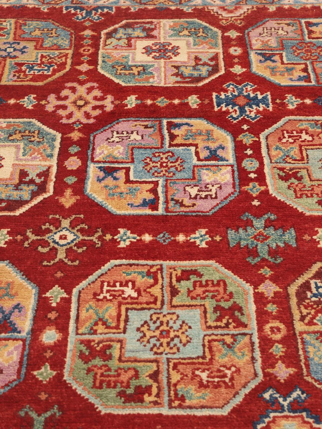 Handgeknoopt Afghaans Kazak-tapijt met rood veld en geometrische medaillonpatronen