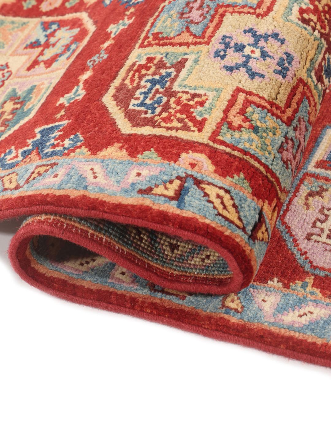 Handgeknoopt Afghaans Kazak-tapijt met rood veld en geometrische medaillonpatronen