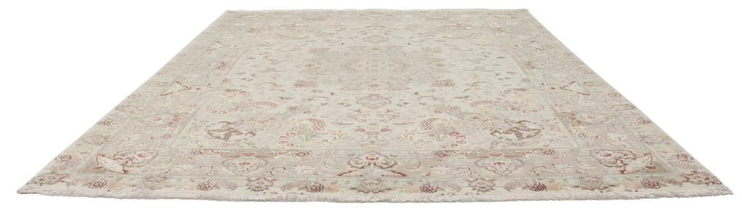 Handgeknoopt Tabriz tapijt uit het Midden-Oosten met een gedetailleerd beige en bloemig patroon