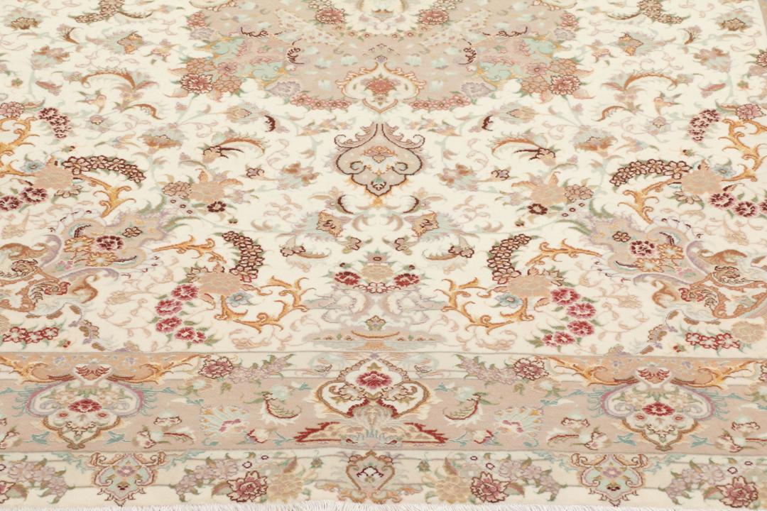 Handgeknoopt Tabriz tapijt uit het Midden-Oosten met een gedetailleerd beige en bloemig patroon