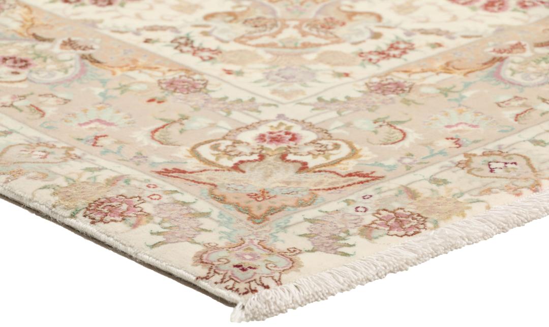 Handgeknoopt Tabriz tapijt uit het Midden-Oosten met een gedetailleerd beige en bloemig patroon