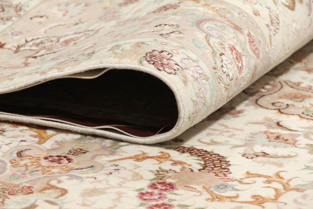 Handgeknoopt Tabriz tapijt uit het Midden-Oosten met een gedetailleerd beige en bloemig patroon