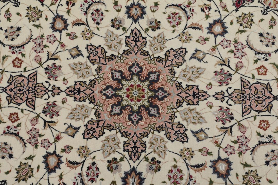 Håndknyttet Tabriz tæppe med blomstermedaljon i creme og rosa