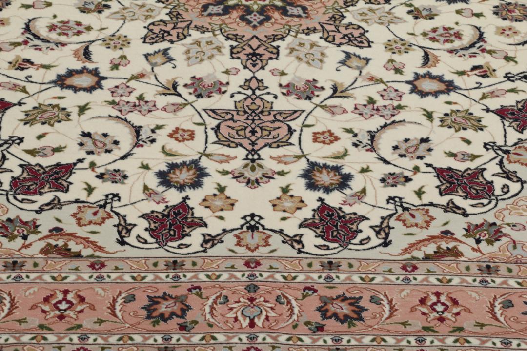 Håndknyttet Tabriz tæppe med blomstermedaljon i creme og rosa