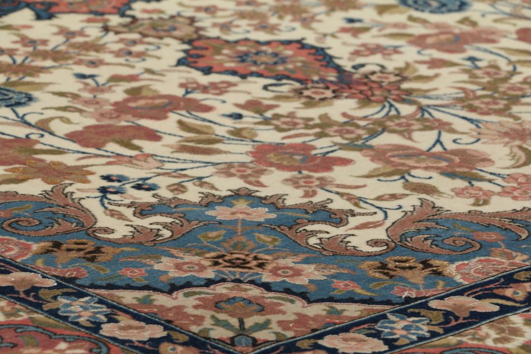 Handgeknoopt Ilam Sherkat Farsh tapijt met bloemmotieven in veelkleurig, herkomst Midden-Oosten.