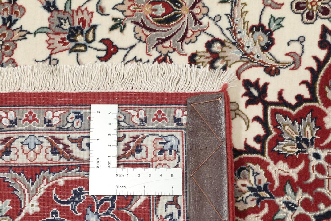 Håndknyttet Isfahan-tæppe fra Mellemøsten med mørkerødt medaljon og blomstermønstre