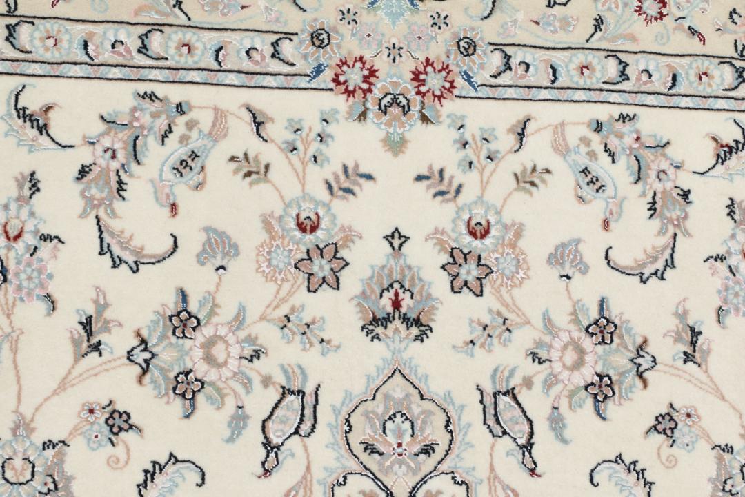Håndknyttet Ilam Sherkat Farsh-tæppe med blomstermønstre i beige og subtile blå toner