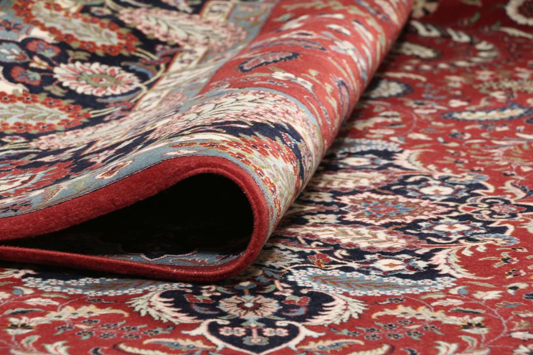 Handgeknoopt Ilam Sherkat Farsh tapijt met verfijnde bloemmotieven in rood en zwart