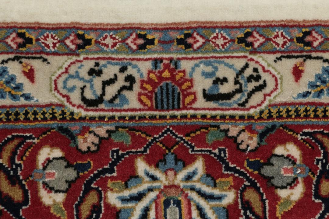 Handgeknoopt Ilam Sherkat Farsh tapijt met een rood en beige bloemenmedaillonontwerp