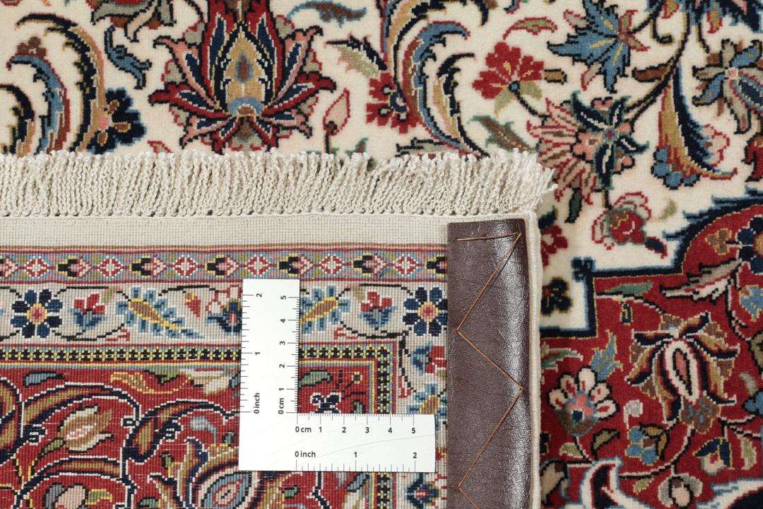 Handgeknoopt Ilam Sherkat Farsh tapijt met een rood en beige bloemenmedaillonontwerp