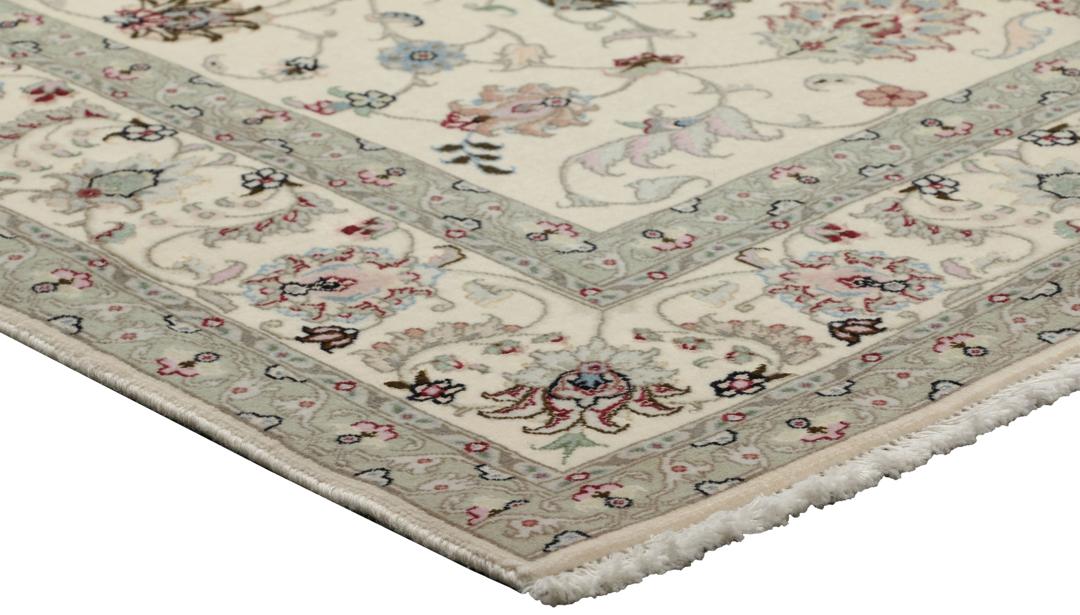 Handgeknoopt Tabriz-kleed met gedetailleerde bloempatronen in beige en zachte tinten uit het Midden-Oosten