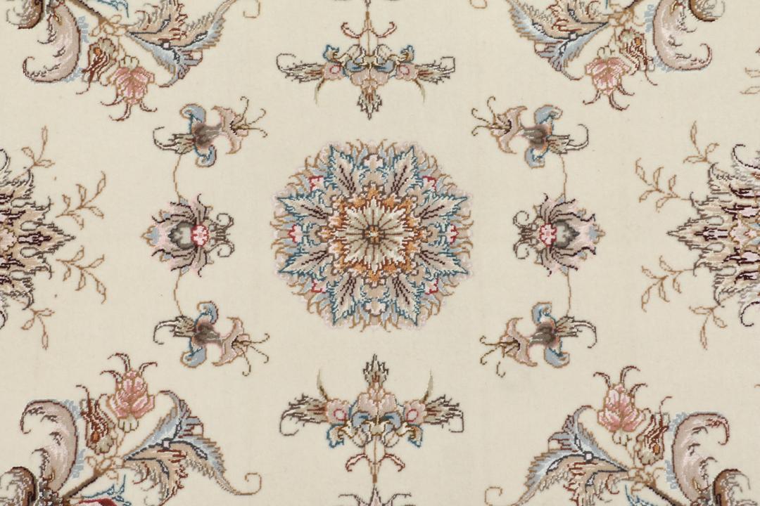 Handgeknoopt Tabriz-tapijt met bloemmotieven in beige en rood uit het Midden-Oosten