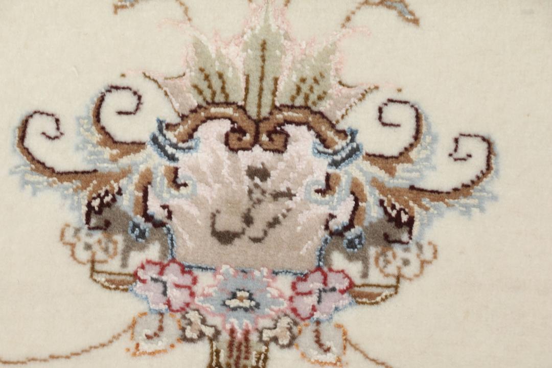 Handgeknoopt Tabriz-tapijt met bloemmotieven in beige en rood uit het Midden-Oosten