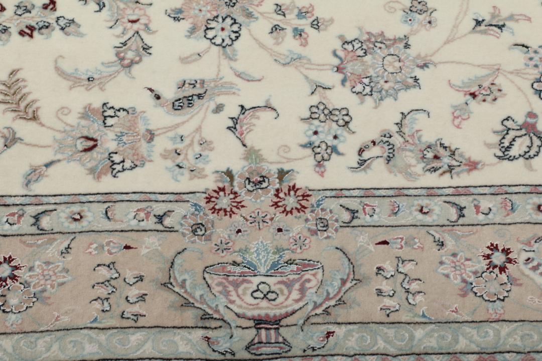 Håndknyttet Ilam Sherkat Farsh tæppe med blomstermønstre i beige og bløde nuancer fra Mellemøsten.