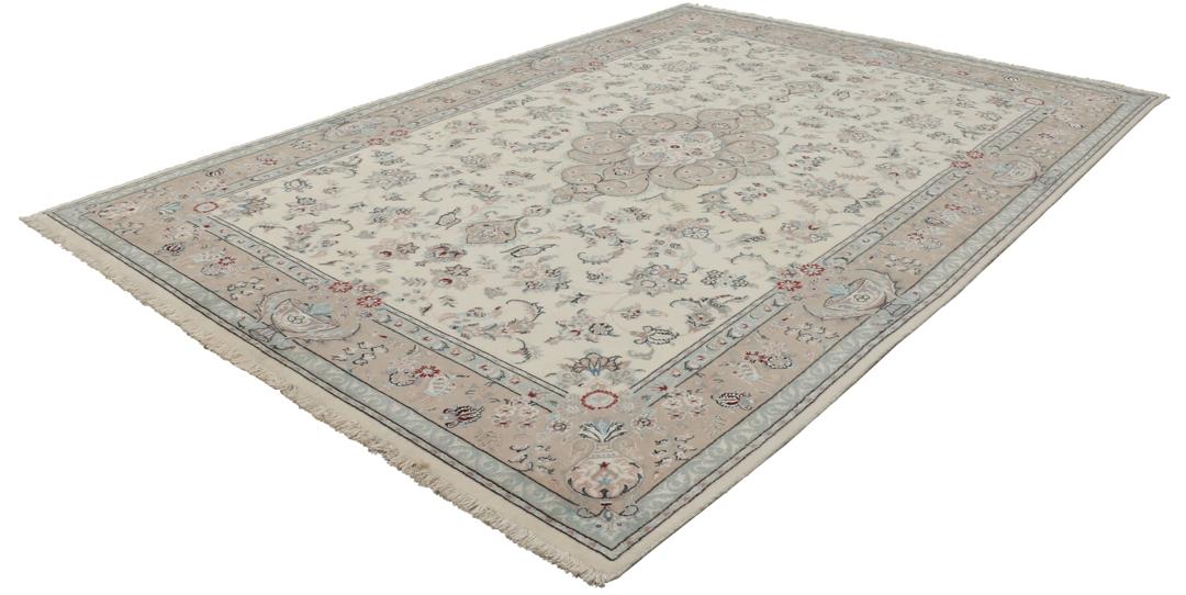 Beige Ilam Sherkat Farsh-tæppe med et blomstret medaljondesign