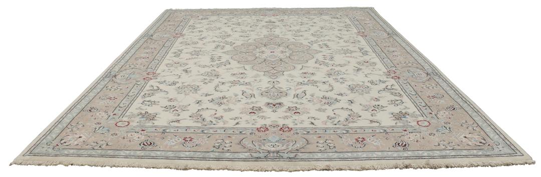 Beige Ilam Sherkat Farsh-tæppe med et blomstret medaljondesign