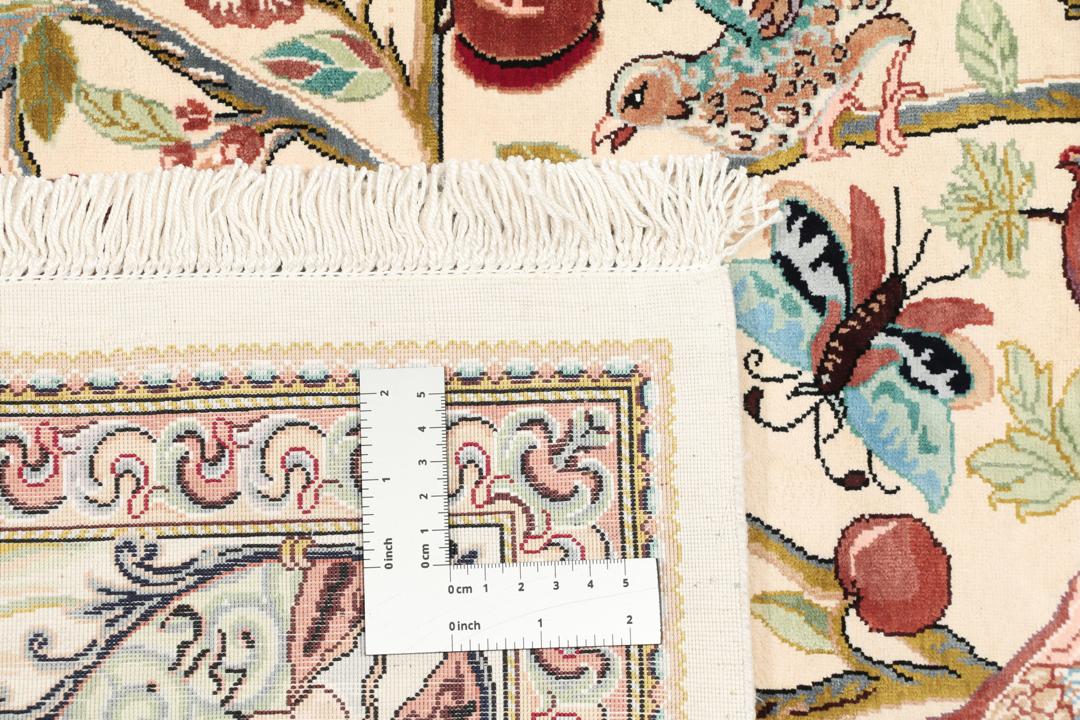 Håndknyttet Qum silketæppe fra Mellemøsten i beige og flerfarvet med livets træ design