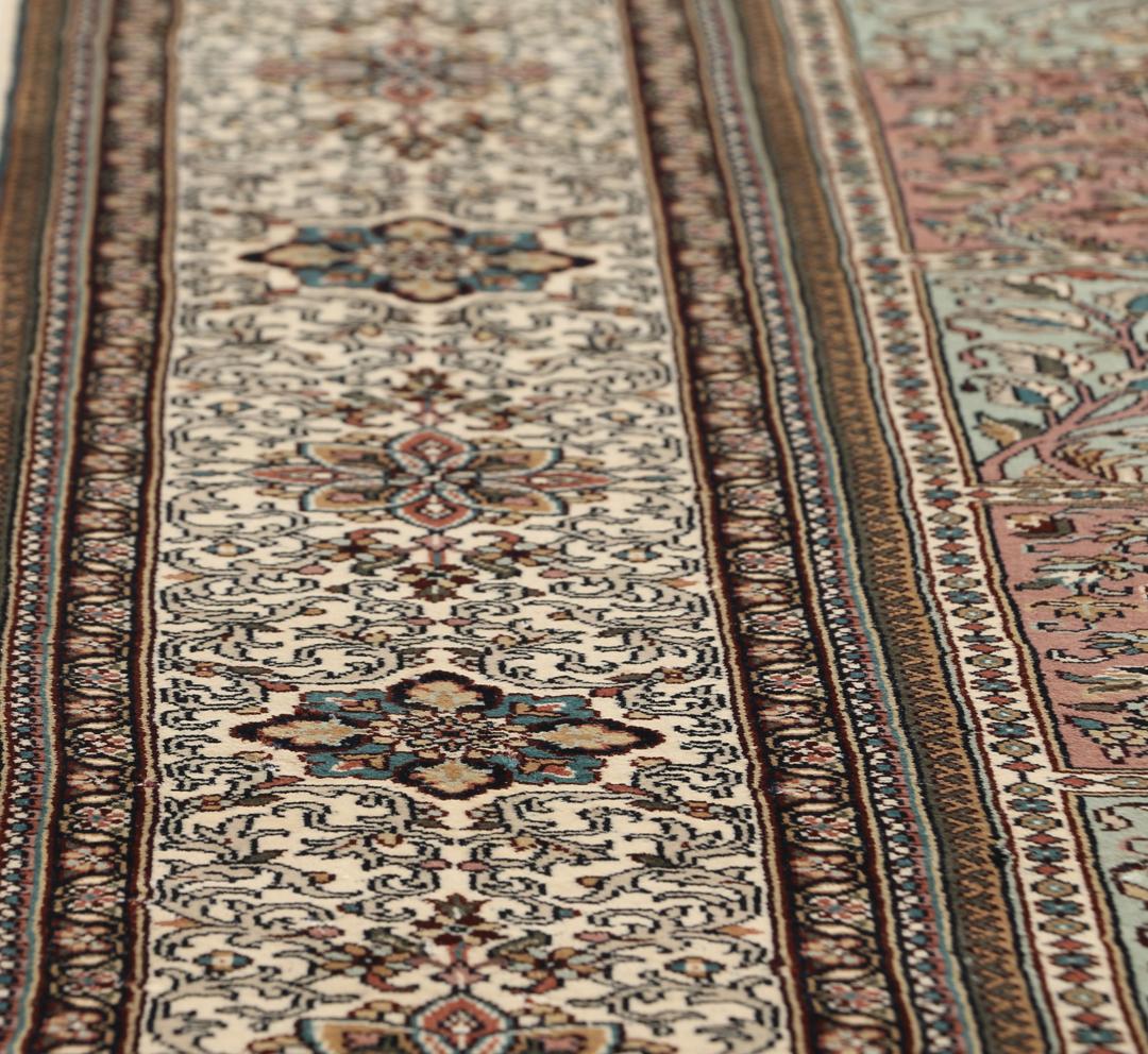 Handgeknoopt Kashmir zijden vloerkleed uit India in beige en veelkleurige tinten