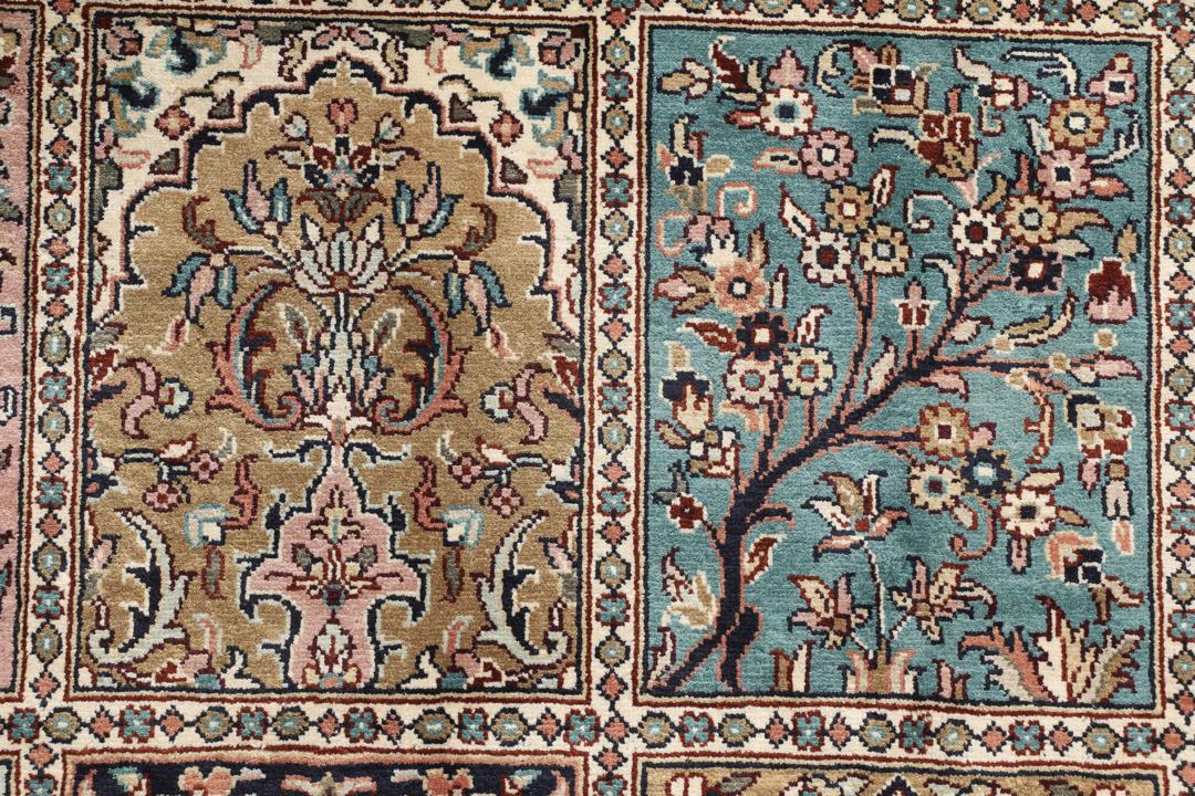 Handgeknoopt Kashmir zijden vloerkleed uit India in beige en veelkleurige tinten