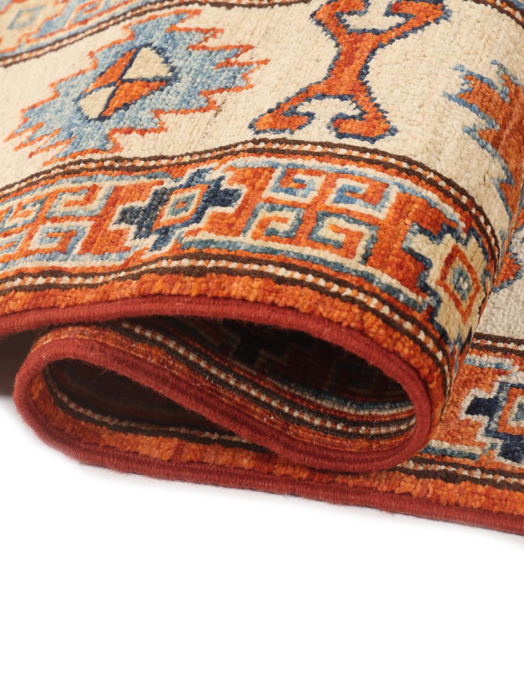 Tapis afghan Kazak noué à la main avec un champ orange et des motifs géométriques