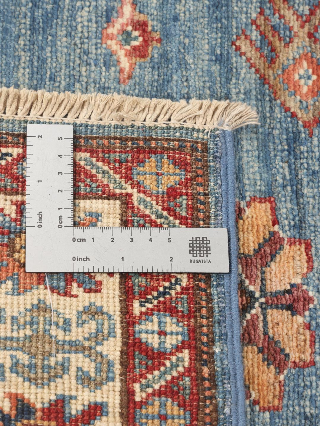 Handgemaakte Kazak Ariana loper uit Afghanistan met een blauw veld en geometrische motieven