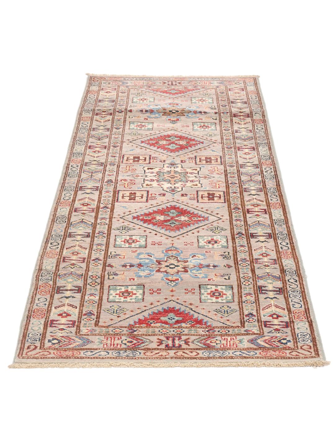 Handgemaakte Afghaanse Kazak loper in beige met geometrische medaillonpatronen