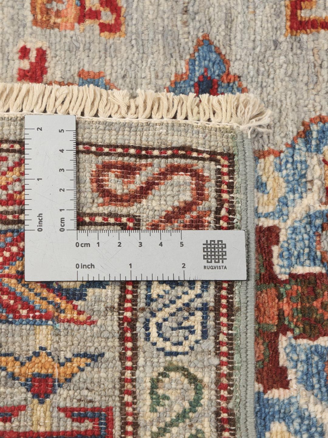 Handgefertigter Kazak-Läufer aus dem Nahen Osten mit geometrischen Mustern in Beige und Rot