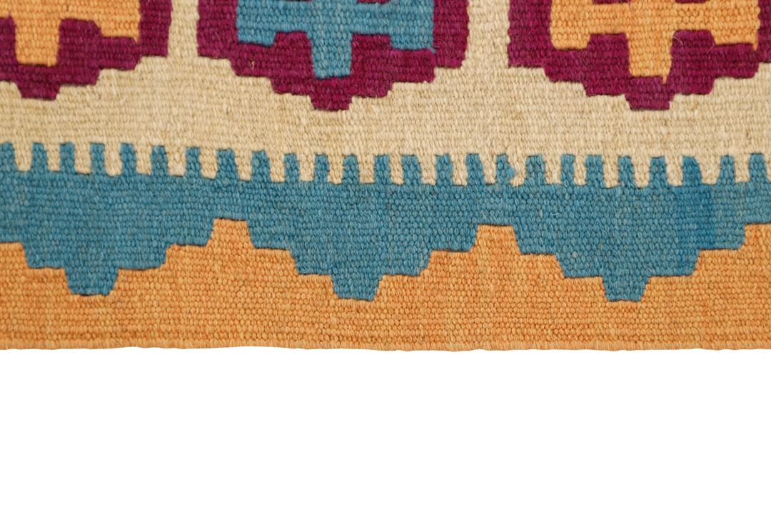 Håndvævet Kilim-tæppe fra Mellemøsten med et farverigt geometrisk diamantmønster