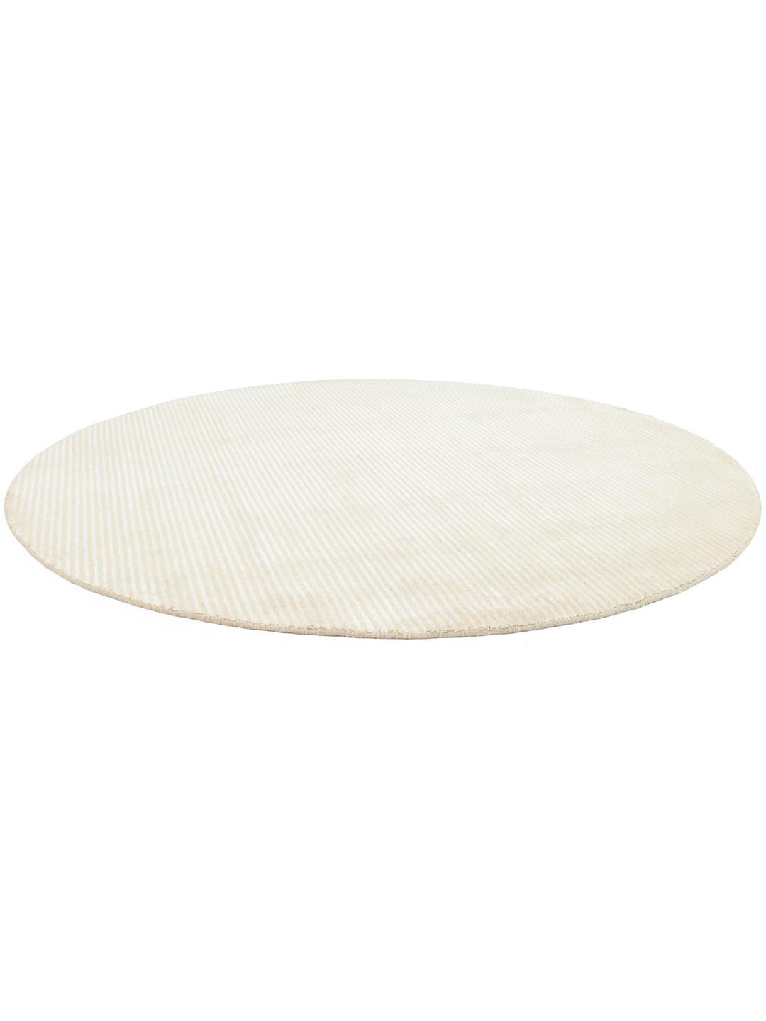 Un tapis rond beige avec un motif à fines rayures