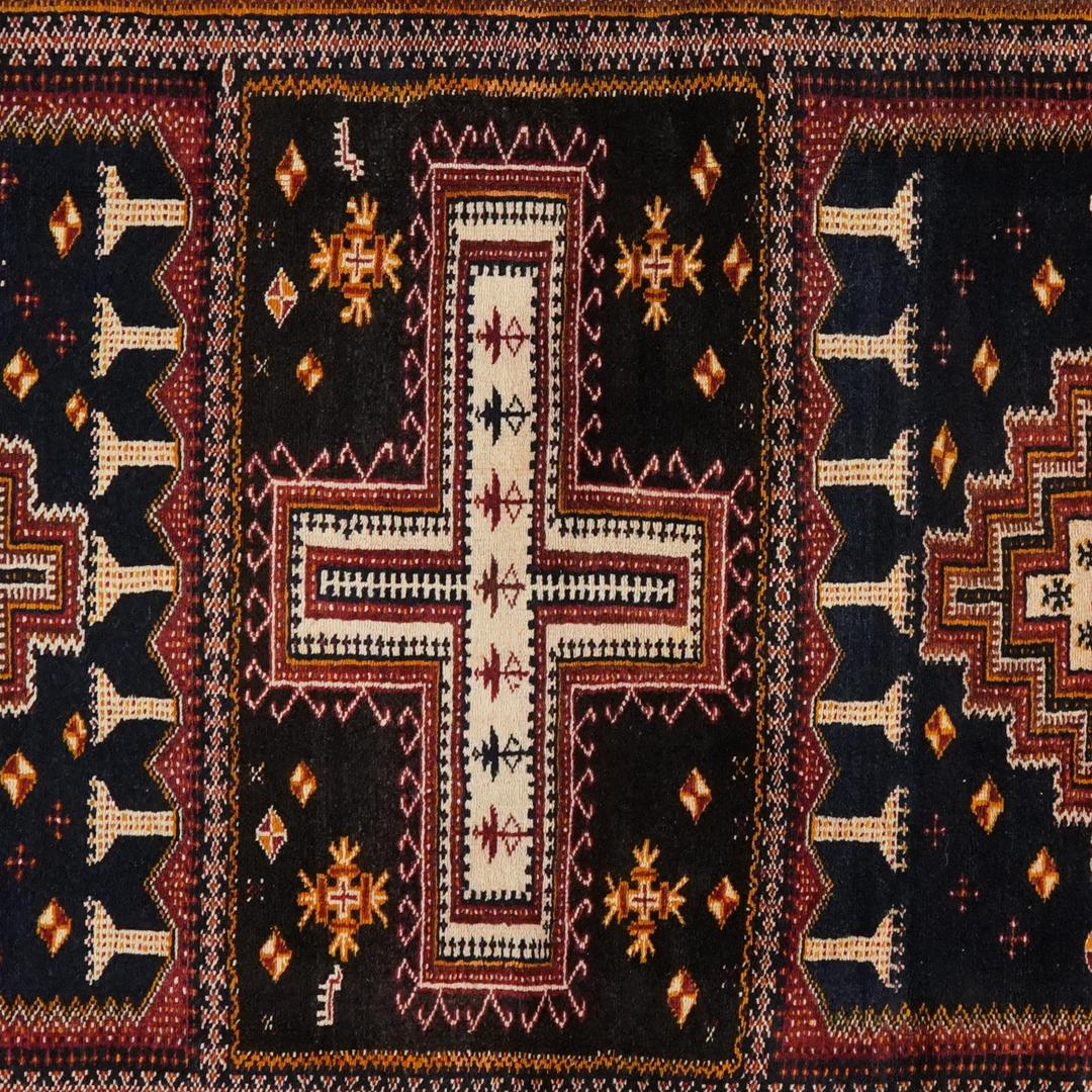 Handgeknüpfter Vintage-Teppich aus Marokko mit geometrischen Motiven in Dunkelblau und Rot