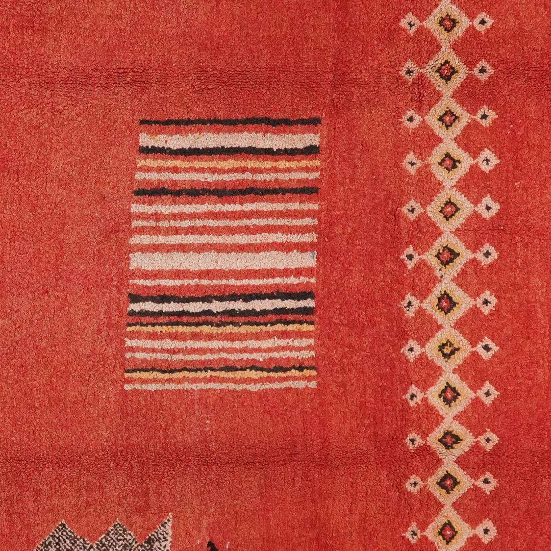 Handgeknüpfter Vintage-Berberteppich aus Marokko in Rot mit geometrischen Stammesmotiven