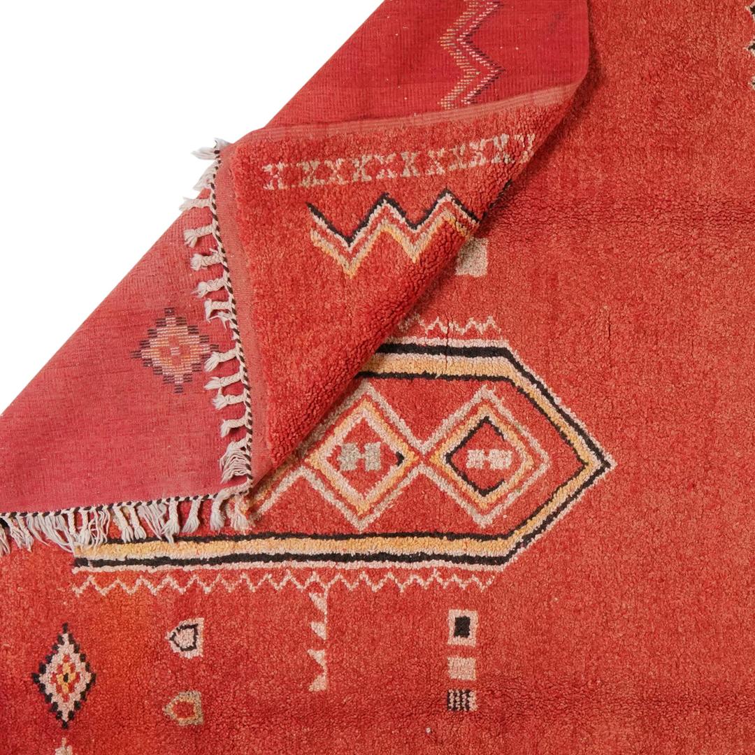 Handgeknüpfter Vintage-Berberteppich aus Marokko in Rot mit geometrischen Stammesmotiven