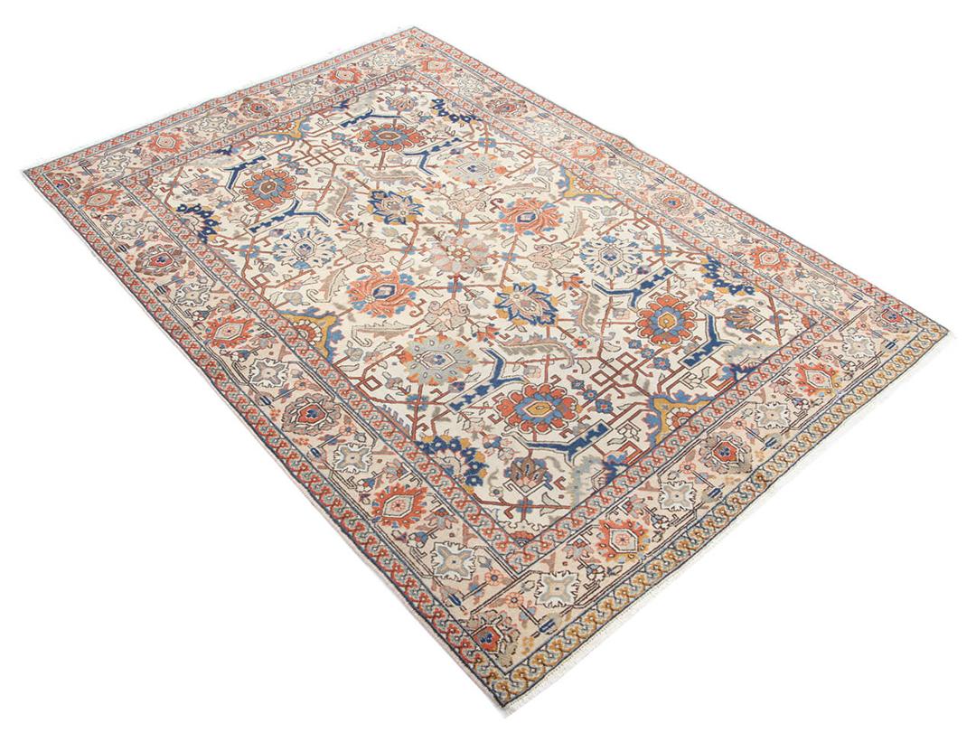 Antiek Tabriz tapijt uit het Midden-Oosten in beige