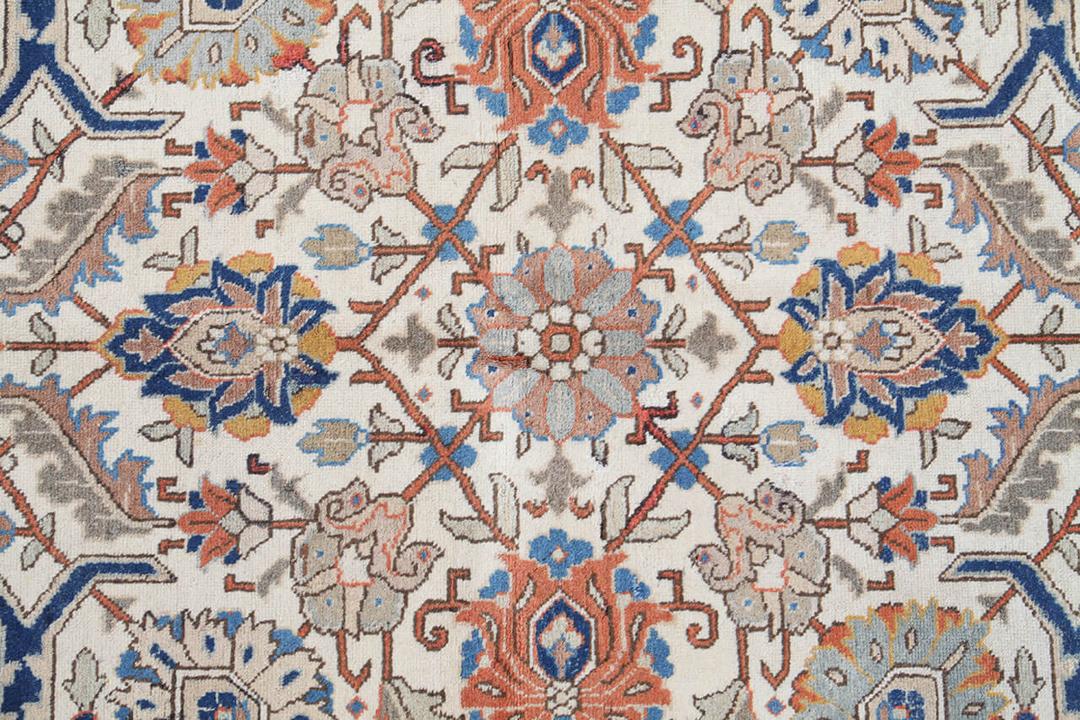 Antiek Tabriz tapijt uit het Midden-Oosten in beige