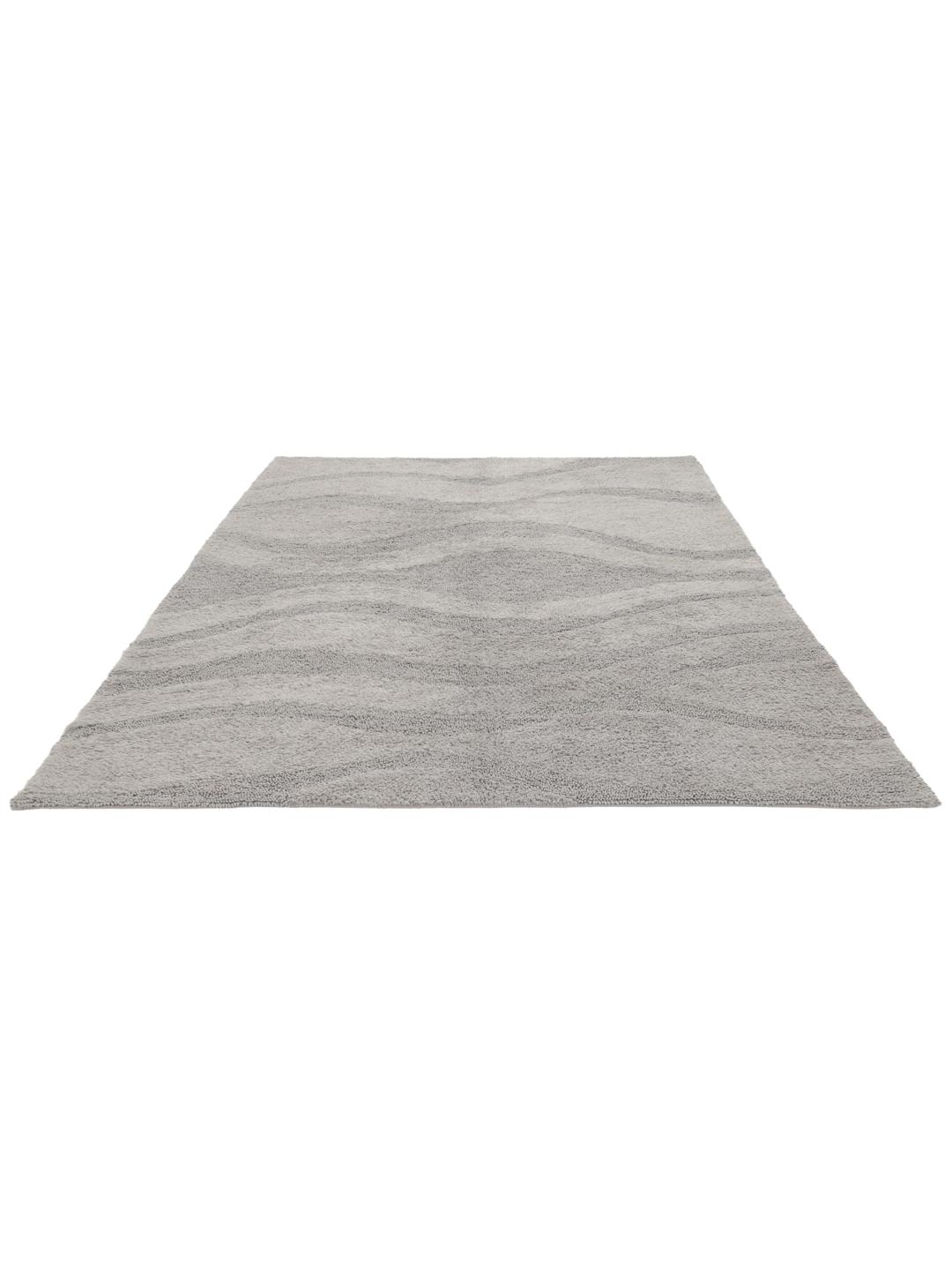 Tapis de bain gris avec un motif organique texturé