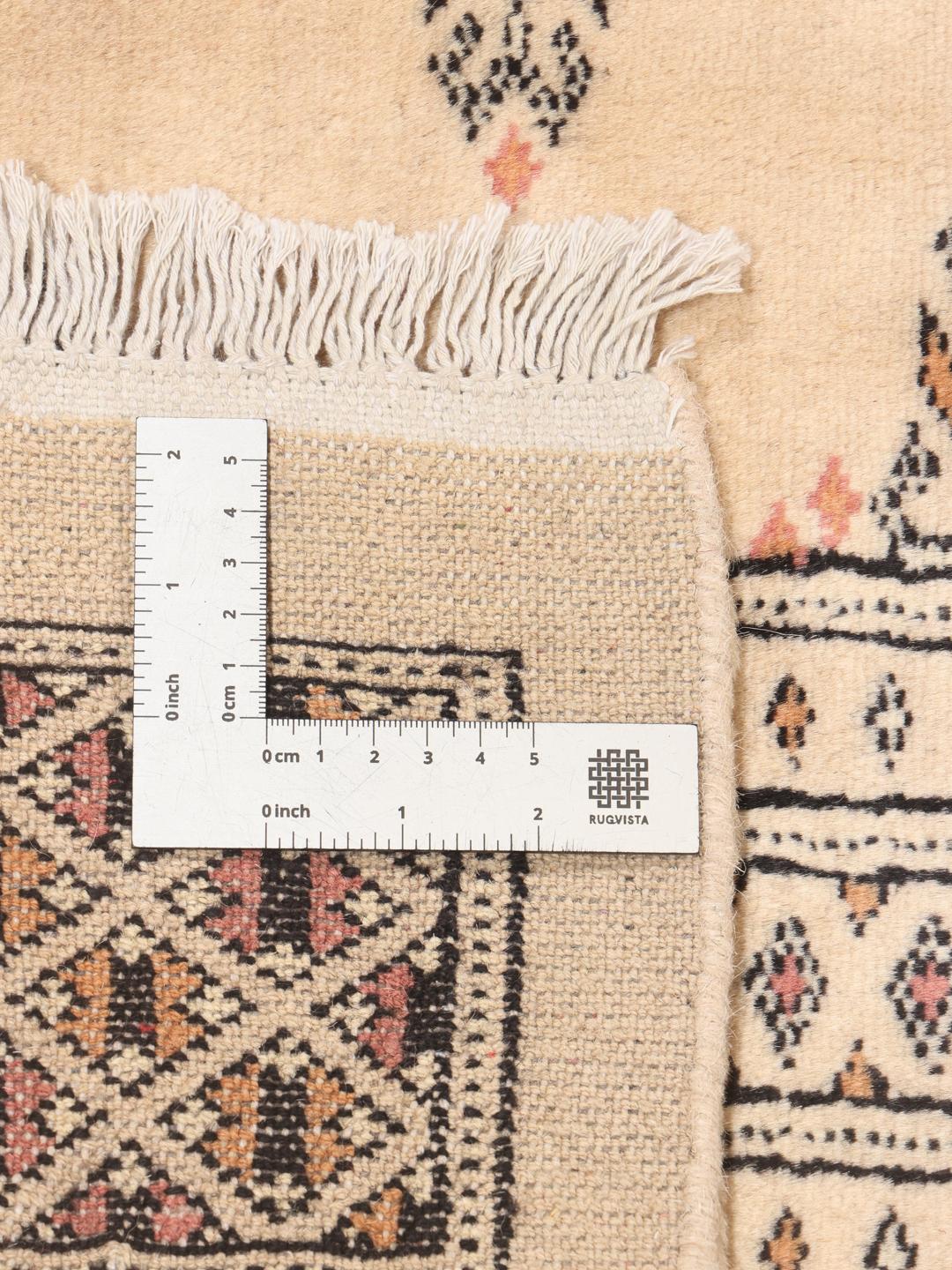 Handgeknoopt beige wollen tapijt uit Pakistan met traditionele patronen