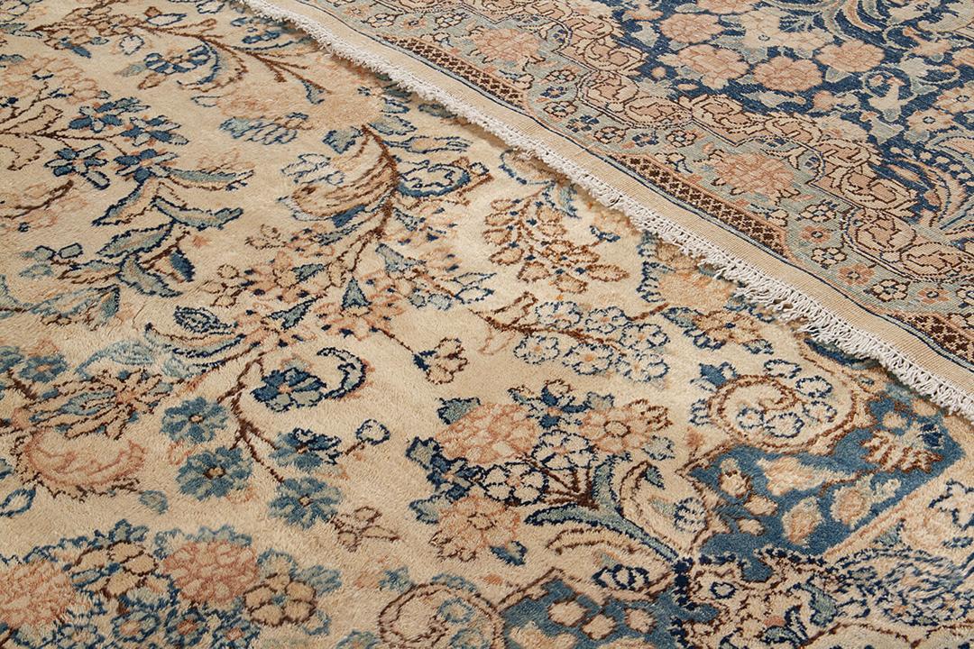 Håndknyttet antikvitetstæppe fra Mellemøsten i beige og mørkeblå