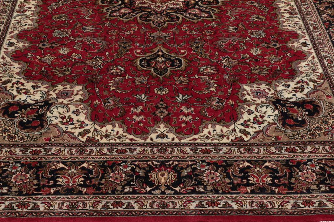 Handgeknoopt Tabriz vloerkleed uit het Midden-Oosten in donkerrood en zwart