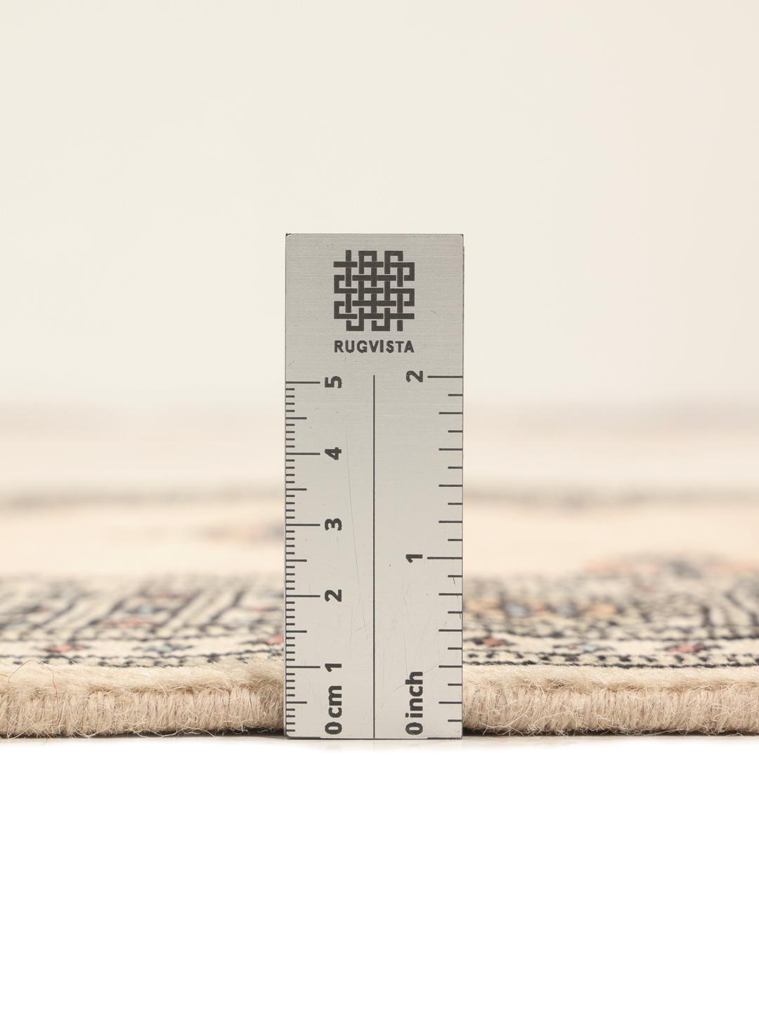 Handgeknoopt Pakistan Bokhara loper tapijt in beige met traditionele patronen