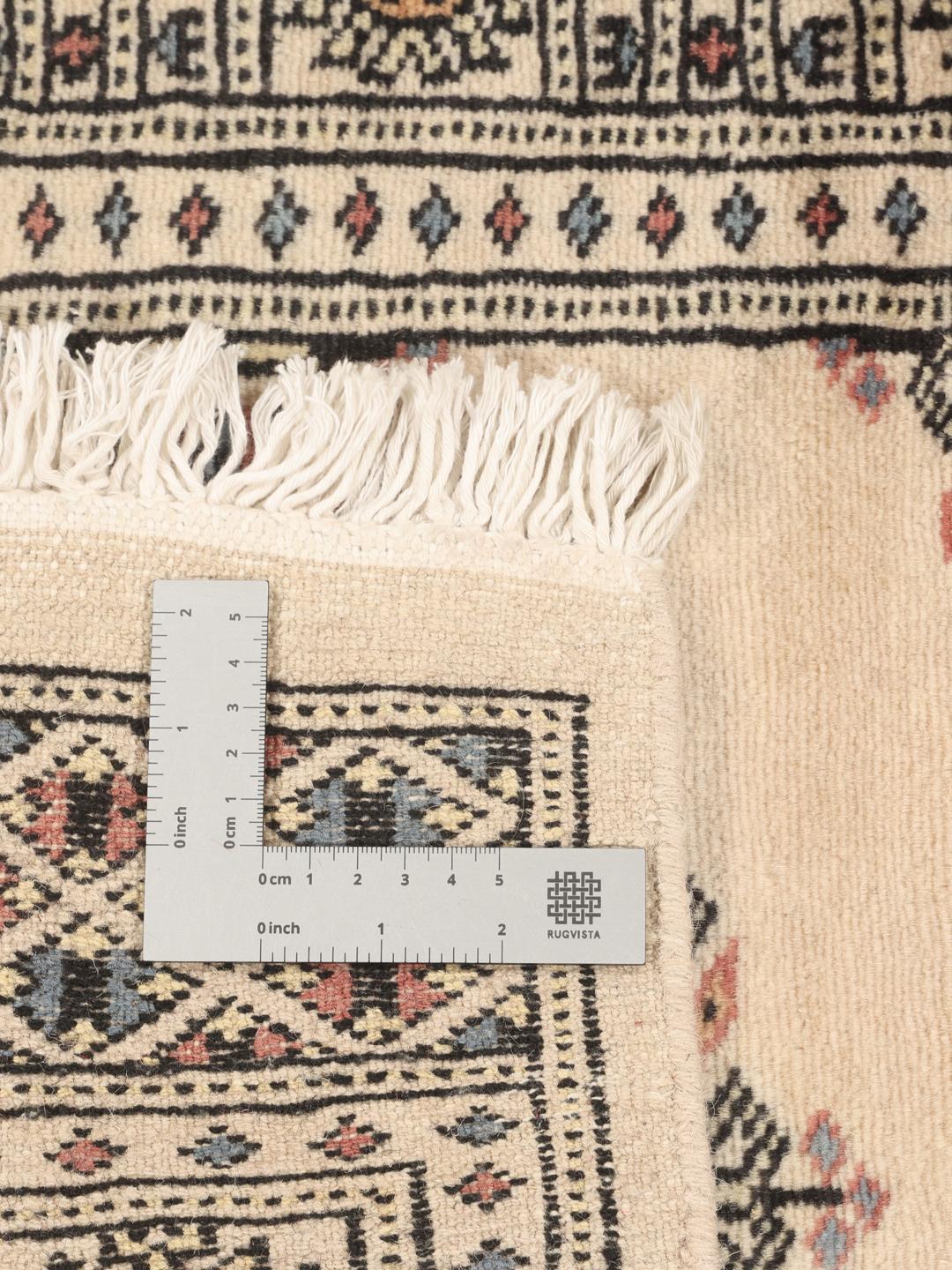 Handgeknoopt Pakistan Bokhara loper tapijt in beige met traditionele patronen