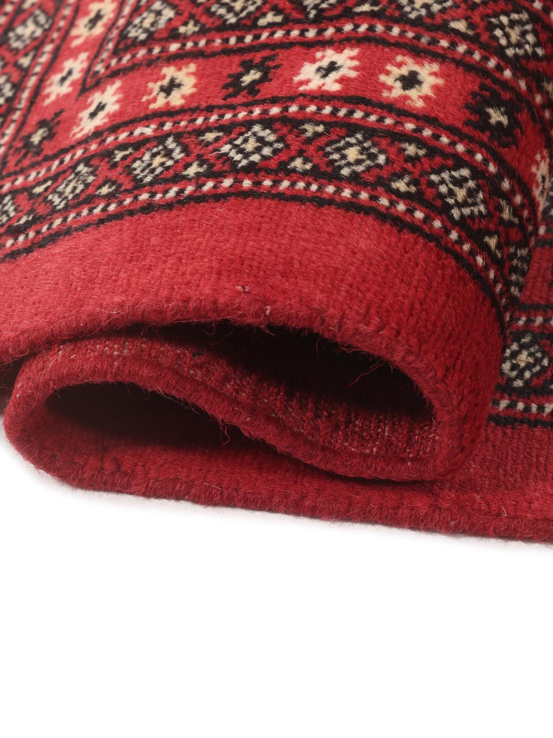 Handgeknoopt Pakistan Bokhara tapijt in dieprood met herhalende traditionele motieven