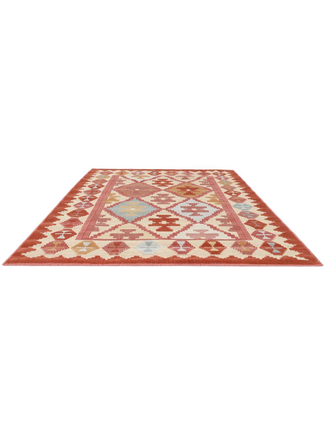 Beige tæppe med geometrisk mønster
