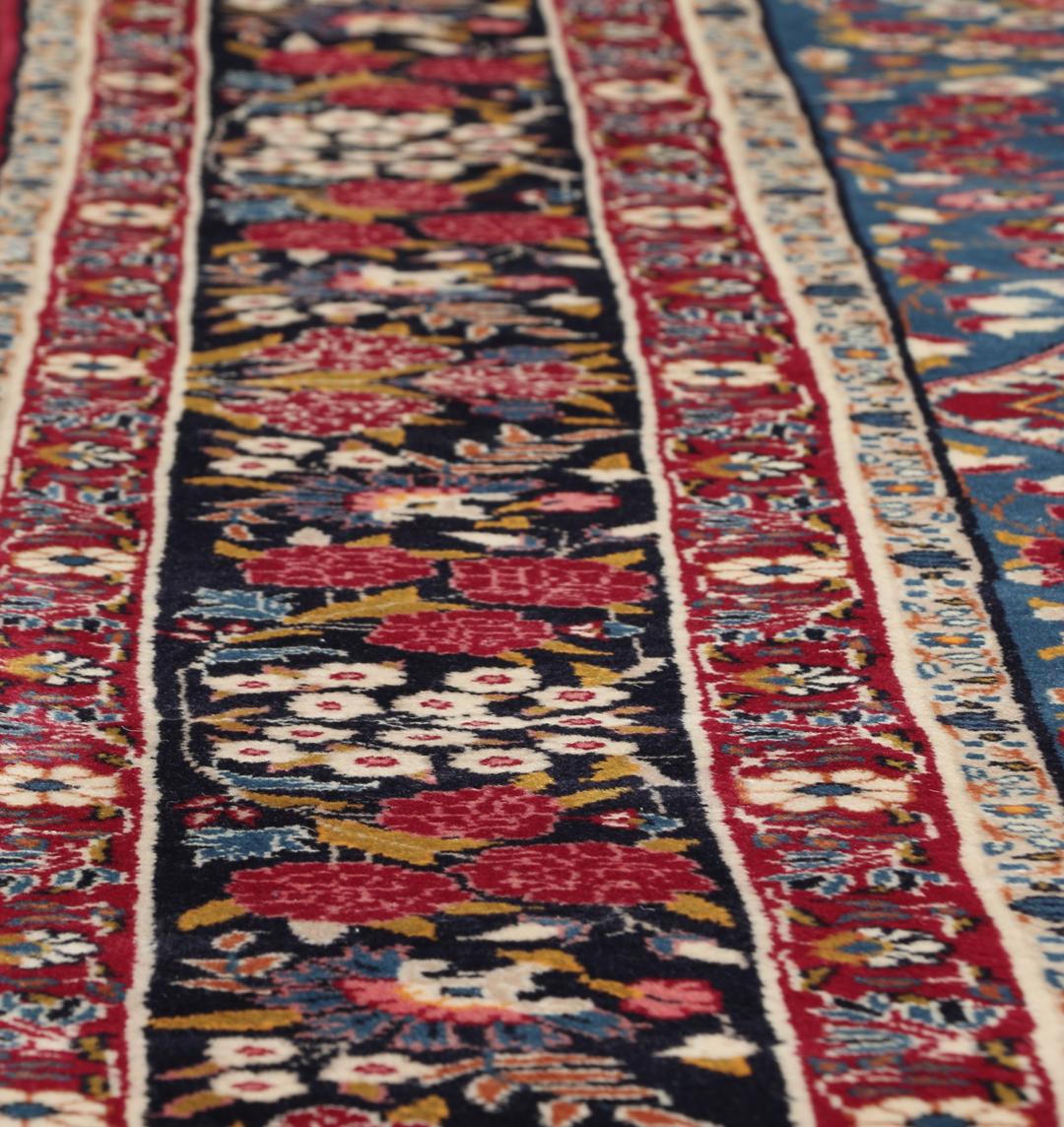 Handgeknoopt Keshan-tapijt met bloemmotieven in donkerrood en blauw