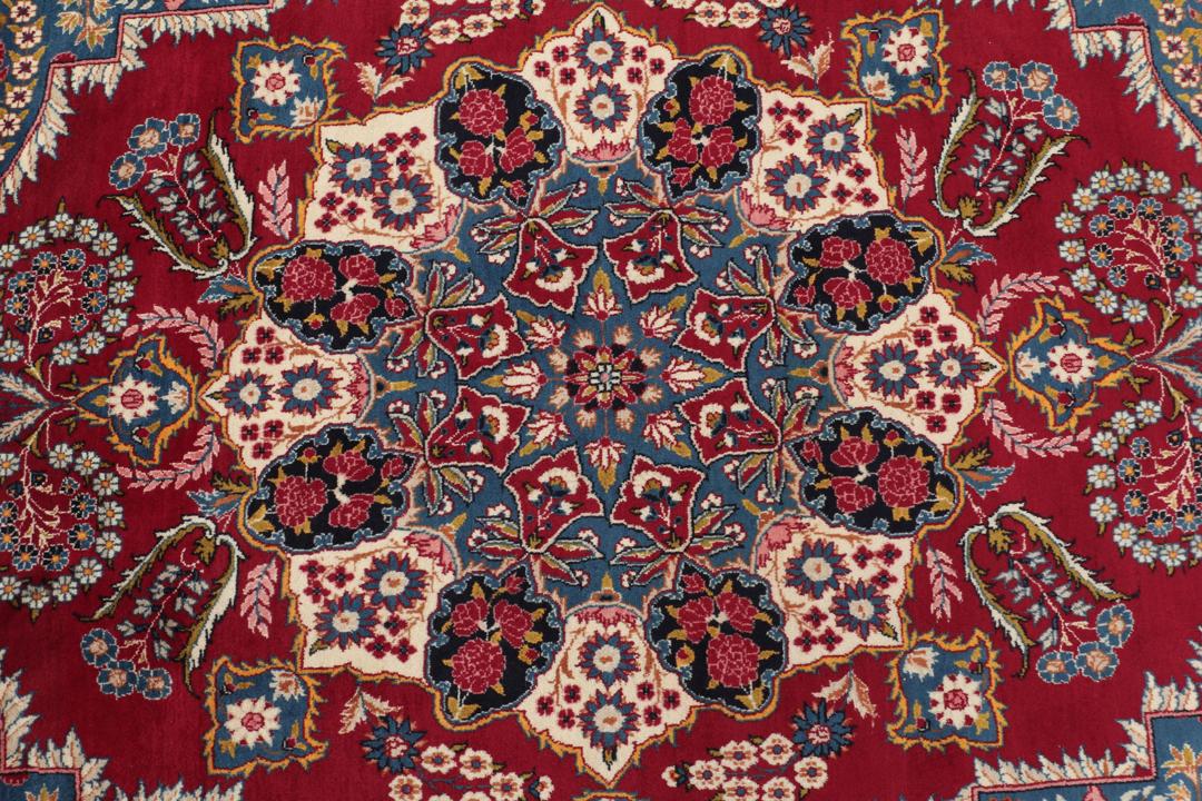 Handgeknoopt Keshan-tapijt met bloemmotieven in donkerrood en blauw